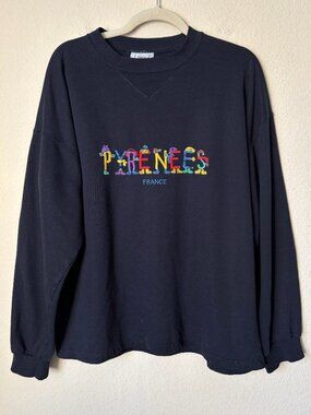 Vintage XL Embroidered Pyrenees France Graphic Oversized Sweatshirt Shirt